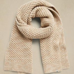 Banana Republic Extra-Fine Merino Wool Popcorn Stitch Scarf